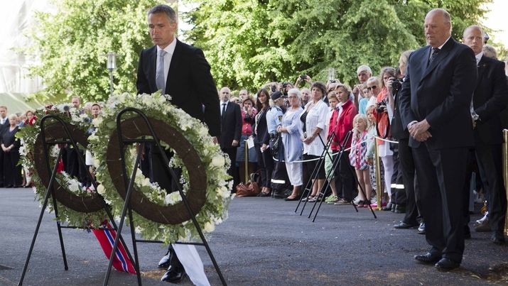 For et år siden startet Breivik en massakre, Norge minnes ofrene
